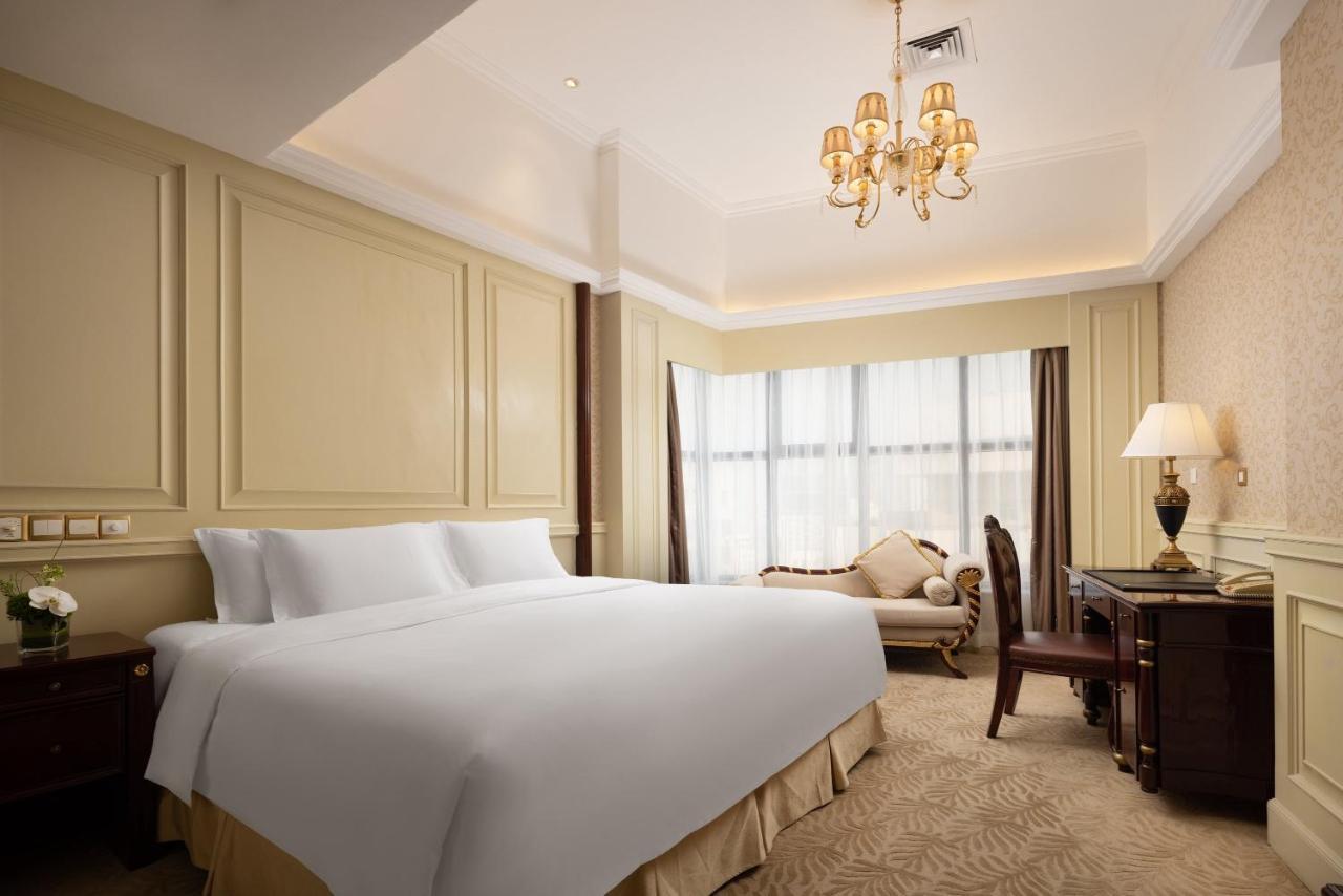 Crowne Plaza Hotel & Suites Landmark Shenzhen By Ihg - Nearby Luohu Border, Indoor Heated Swimming Pool, Complimentary Welcome Drink Exterior foto