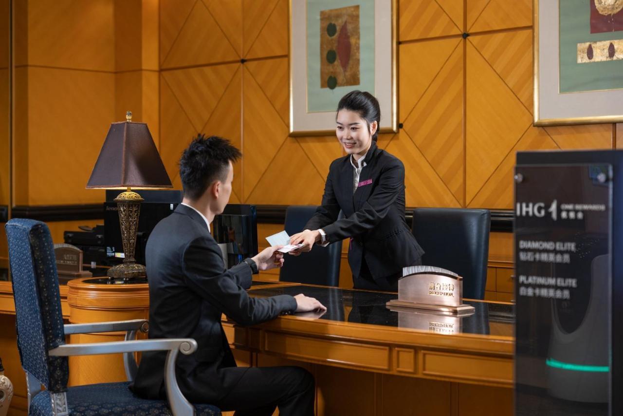 Crowne Plaza Hotel & Suites Landmark Shenzhen By Ihg - Nearby Luohu Border, Indoor Heated Swimming Pool, Complimentary Welcome Drink Exterior foto