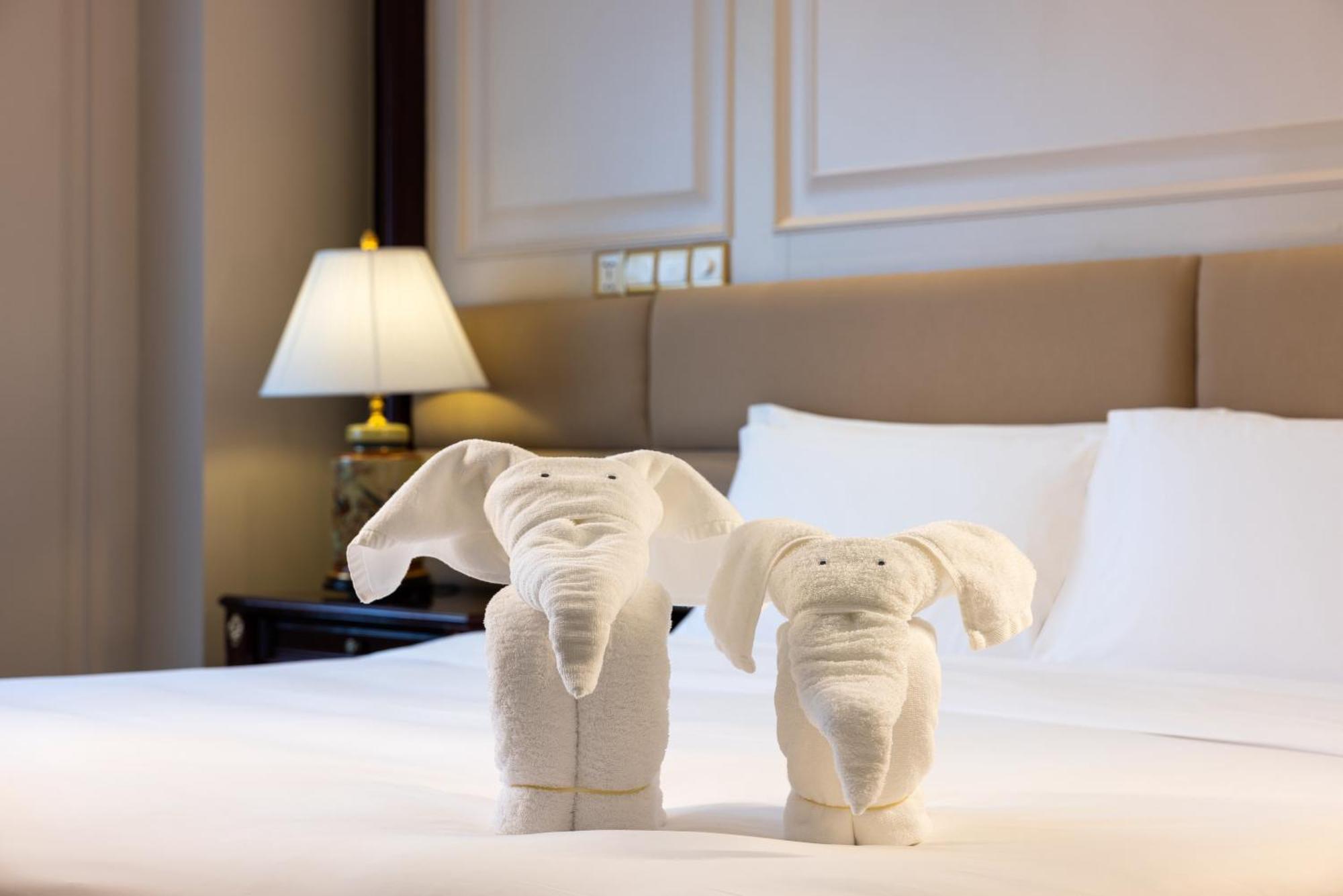 Crowne Plaza Hotel & Suites Landmark Shenzhen By Ihg - Nearby Luohu Border, Indoor Heated Swimming Pool, Complimentary Welcome Drink Exterior foto